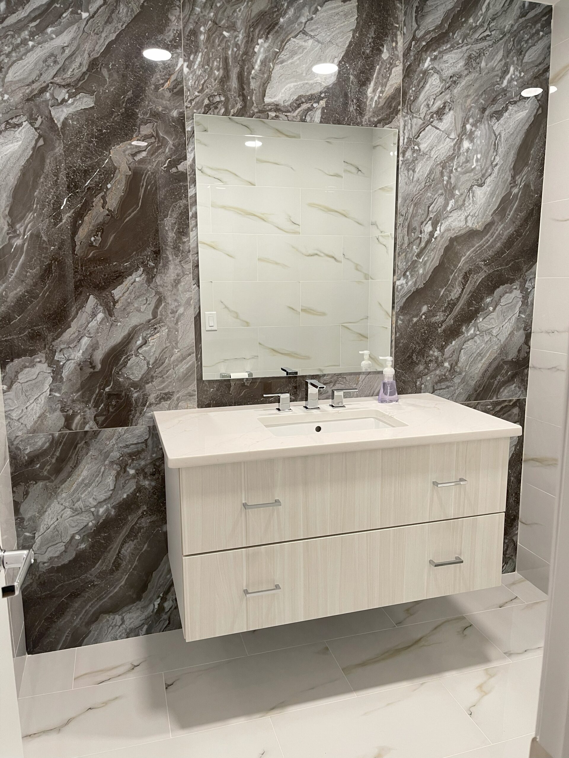 bathroom with marble wall